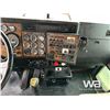 Image 11 : 1999 KENWORTH T800 TRI DRIVE TRUCK TRACTOR