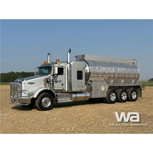 2008 KENWORTH T800B TRI DRIVE SLEEPER TANK TRUCK