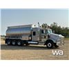 Image 2 : 2008 KENWORTH T800B TRI DRIVE SLEEPER TANK TRUCK