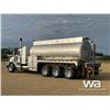Image 4 : 2008 KENWORTH T800B TRI DRIVE SLEEPER TANK TRUCK