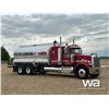 Image 2 : 1996 PETERBILT 378 T/A SLEEPER FUEL & LUBE TRUCK