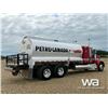 Image 3 : 1996 PETERBILT 378 T/A SLEEPER FUEL & LUBE TRUCK