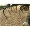 Image 10 : JOHN DEERE 1000 VIBRASHANK 43 FT. CULTIVATOR