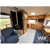 Image 7 : 2002 FRONTIER DISCOVERY 5TH WHEEL T/A TRAILER