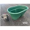 Image 3 : 380 L PLASTIC FEEDER & 5 BUCKETS