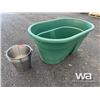 Image 3 : 380 L PLASTIC FEEDER & 5 BUCKETS
