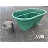 Image 3 : 380 L PLASTIC FEEDER & 5 BUCKETS