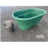 Image 3 : 380 L PLASTIC FEEDER & 5 BUCKETS