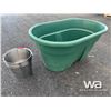 Image 3 : 380 L PLASTIC FEEDER & 5 BUCKETS