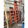 Image 2 : (2) FIBERGLASS STEP LADDERS