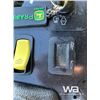 Image 8 : 2022 JOHN DEERE Z720E ZERO TURN LAWN MOWER