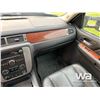 Image 9 : 2008 GMC 2500HD CREW CAB FLATBED TRUCK