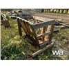 Image 3 : WOOD SQUARE BALE FEEDER