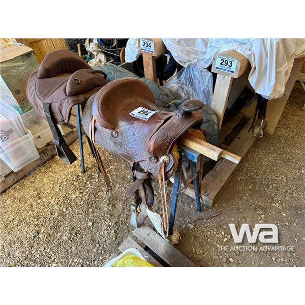 WESTERN SADDLE, TRAINING SADDLE WITH METAL STAND