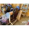 Image 1 : OUTBACK SADDLE WITH WOOD STAND