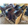 Image 4 : OUTBACK SADDLE WITH WOOD STAND