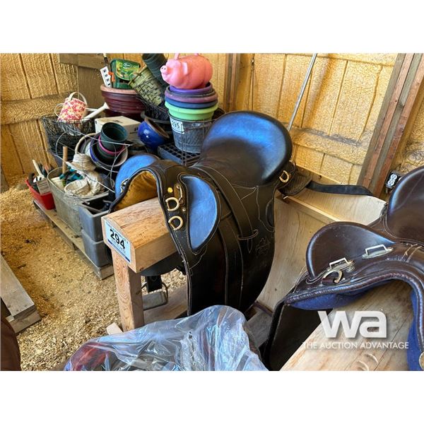 OUTBACK SADDLE WITH WOOD STAND