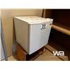 Image 2 : MINI FRIDGE