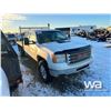 Image 2 : 2014 GMC SIERRA 3500HD FLATBED TRUCK