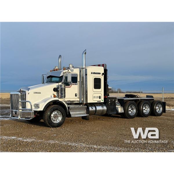 2012 KENWORTH T800 TRI DRIVE SLEEPER WINCH TRACTOR