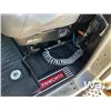 Image 21 : 2012 KENWORTH T800 TRI DRIVE SLEEPER WINCH TRACTOR