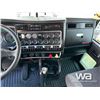 Image 9 : 2012 KENWORTH T800 TRI DRIVE SLEEPER WINCH TRACTOR