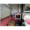 Image 19 : 1999 INTERNATIONAL 9200 T/A SLEEPER TRUCK TRACTOR
