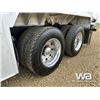 Image 25 : 1999 PETERBILT 378 T/A  FUEL & LUBE TRUCK