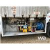 Image 34 : 1999 PETERBILT 378 T/A  FUEL & LUBE TRUCK