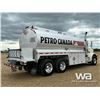Image 3 : 1999 PETERBILT 378 T/A  FUEL & LUBE TRUCK
