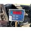 Image 10 : 2001 FREIGHTLINER T/A PRESSURE TRUCK