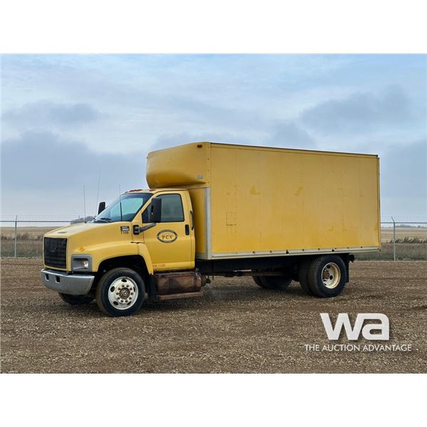 2004 GMC C6500 S/A REEFER TRUCK