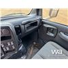 Image 9 : 2004 GMC C6500 S/A REEFER TRUCK