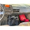 Image 9 : 1995 GMC C7500 TOP KICK S/A VAN TRUCK