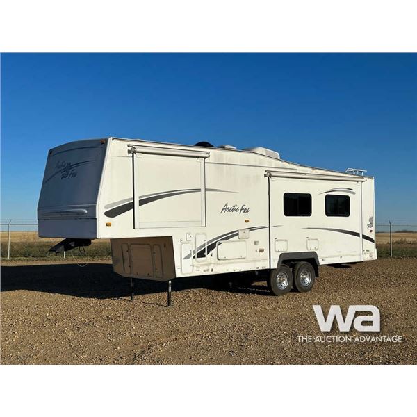 2005 ARCTIC FOX 29.5 FT. T/A  5TH WHEEL TRAILER