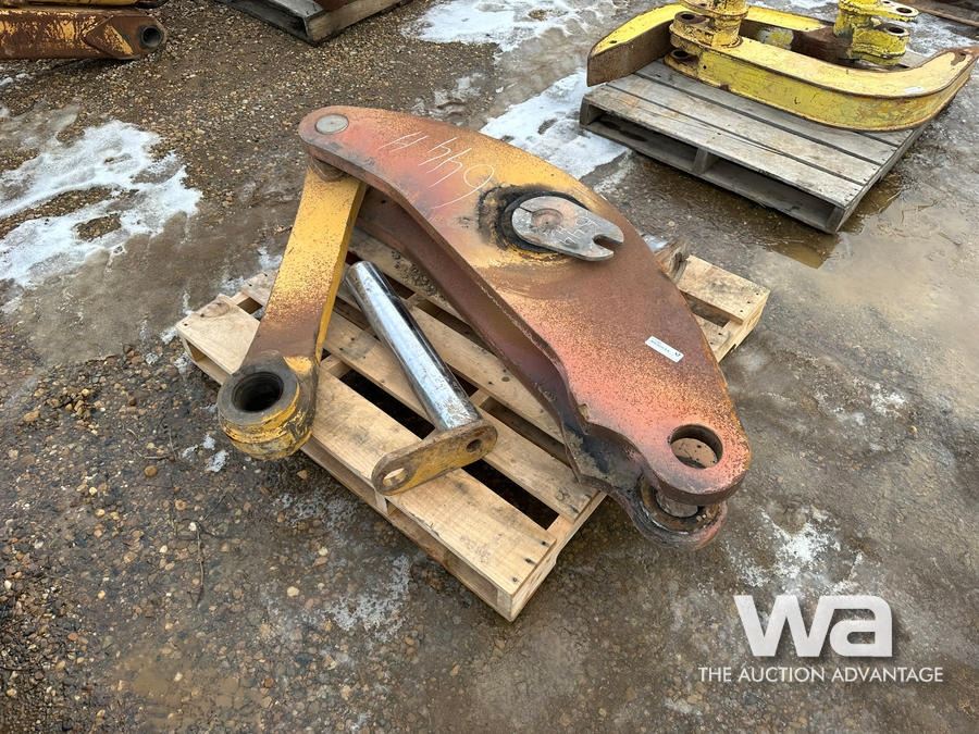 JOHN DEERE 644H LOADER LINKAGE - Weaver Bros. Auctions Ltd.