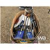 Image 5 : SHOVELS, SIGNS, HYDRAULIC HOSES