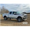 Image 2 : 2011 FORD F250 LARIAT SUPER DUTY CREW CAB PICKUP