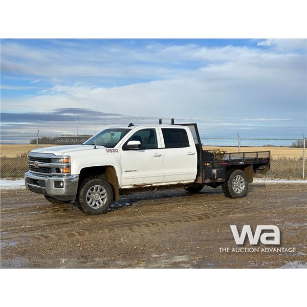 2015 CHEVROLET 2500HD CREW CAB FLATBED TRUCK