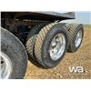 Image 16 : 2020 PETERBILT 367 TRI DRIVE SLEEPER TRUCK TRACTOR