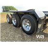 Image 23 : 2020 PETERBILT 367 TRI DRIVE SLEEPER TRUCK TRACTOR
