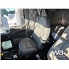 Image 8 : 2018 KENWORTH T800 TRI DRIVE SLEEPER TRUCK TRACTOR