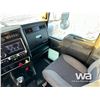 Image 10 : 2013 KENWORTH T800 TRI DRIVE SLEEPER TRUCK TRACTOR