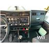 Image 11 : 2013 KENWORTH T800 TRI DRIVE SLEEPER TRUCK TRACTOR