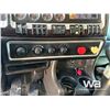 Image 17 : 2013 KENWORTH T800 TRI DRIVE SLEEPER TRUCK TRACTOR