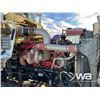 Image 28 : 2013 KENWORTH T800 TRI DRIVE SLEEPER TRUCK TRACTOR