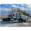 Image 2 : 2013 KENWORTH T800 TRI DRIVE SLEEPER TRUCK TRACTOR