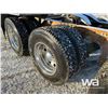 Image 33 : 2013 KENWORTH T800 TRI DRIVE SLEEPER TRUCK TRACTOR