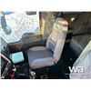 Image 9 : 2013 KENWORTH T800 TRI DRIVE SLEEPER TRUCK TRACTOR