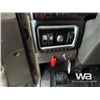 Image 13 : 2012 KENWORTH T800 TRI DRIVE SLEEPER TRUCK TRACTOR
